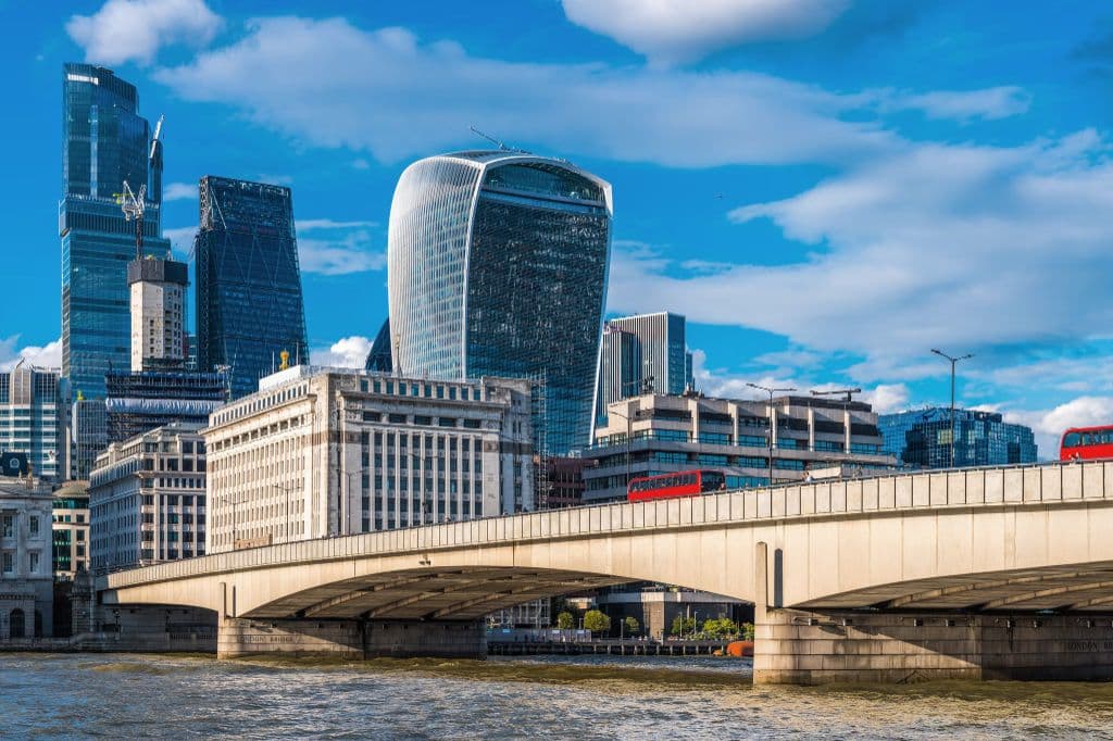 Affordable and secure left luggage lockers in London